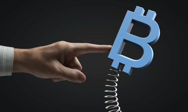 Биткоин может готовиться к короткому сжатию на $15 млрд
